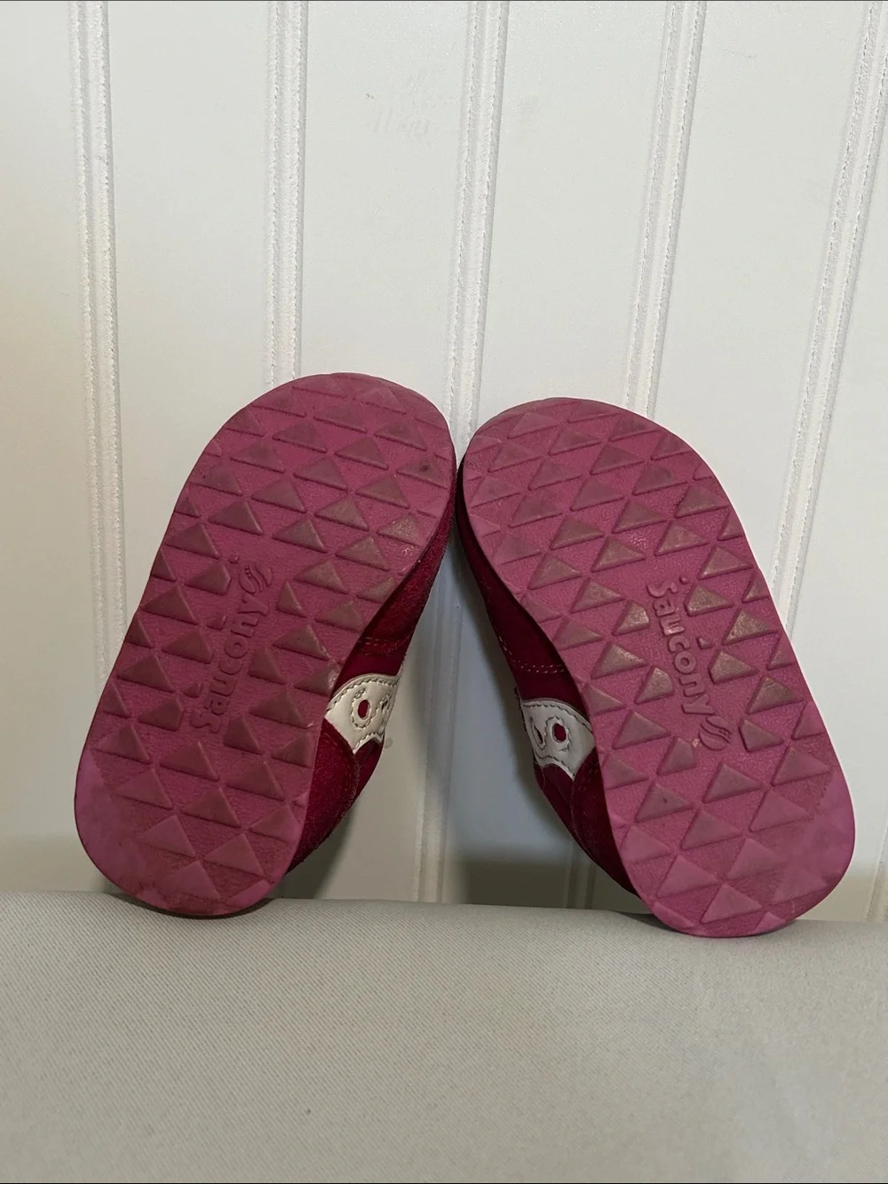Saucony -JAZZ LOWPRO- Kids Dark Pink and Coral Velcro Sneakers SZ: 5M